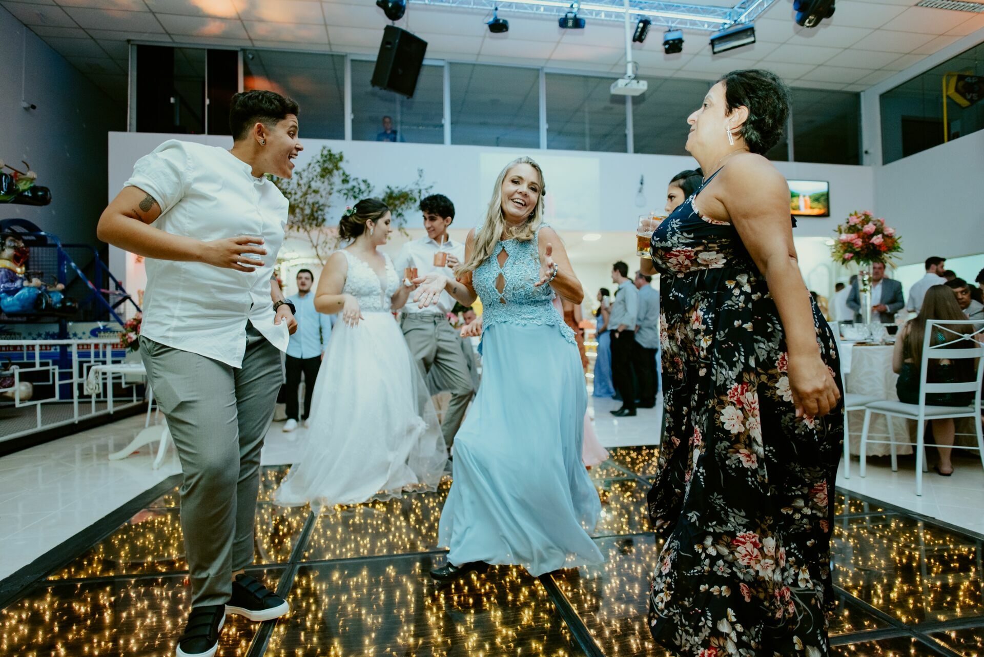 Foto CASAMENTO JANAINA E LARISSA | BUFFET CASTELO DE DIAMANTES | RIO CLARO - SP - Imagem 151